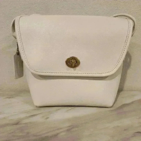 Coach Handbags - RARE EUC Vintage Coach Quincy Purse/Bag in Bone
